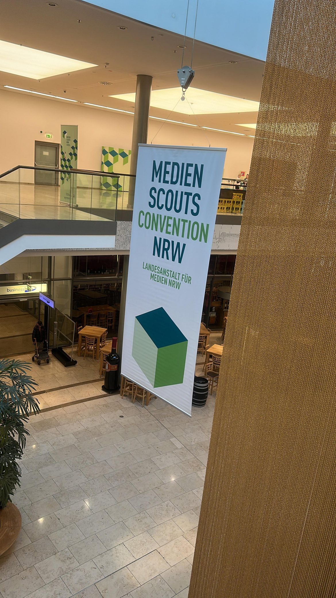 423EA4DF-C794-47FE-8BA5-02EE4B5872F2